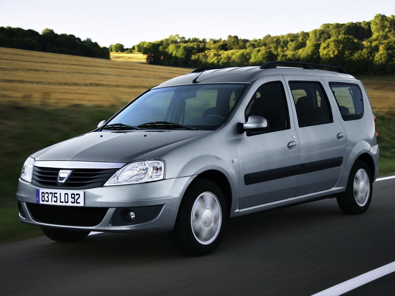 Автостелки Dacia Logan (2004-2012)